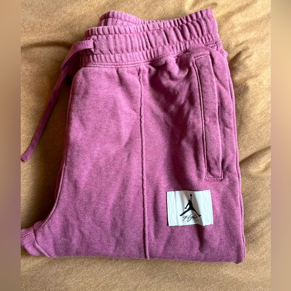 Women’s Jordan Sweats - Picture 1 of 8